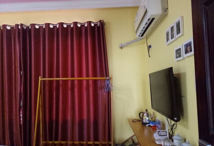 En Attendant Godot Youth Hostel