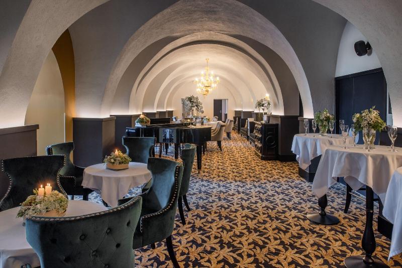 Отель Doubletree By Hilton Carcassonne