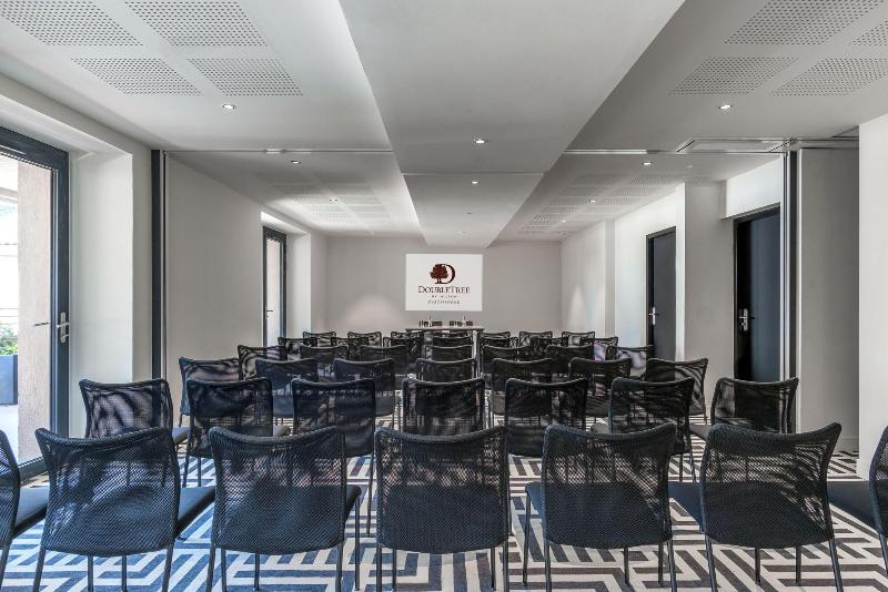 Отель Doubletree By Hilton Carcassonne