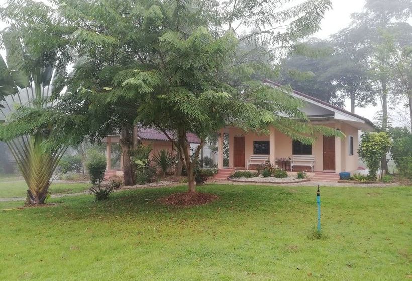 בית מלון כפרי Napadol Resort