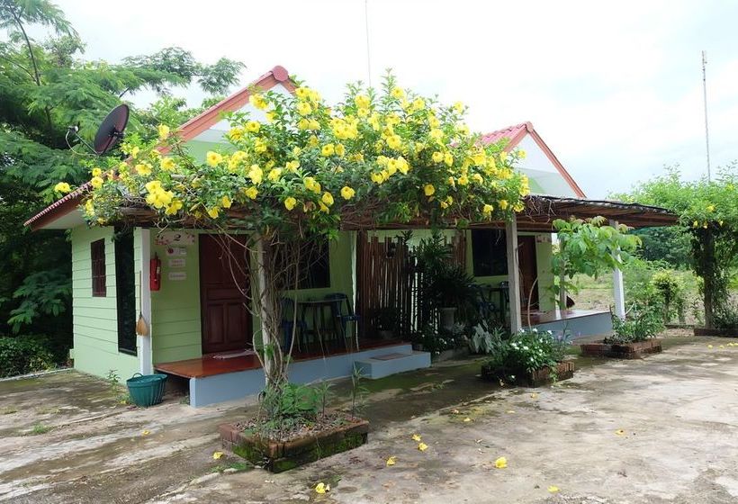 בית מלון כפרי Napadol Resort