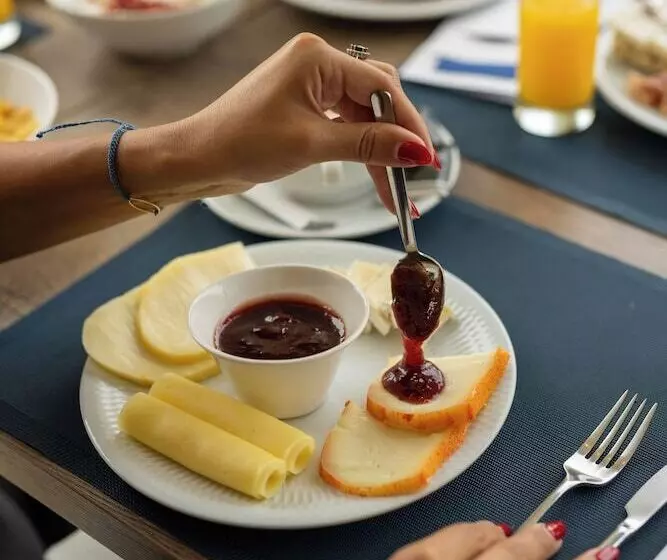 ホテル Oporto Airport & Business