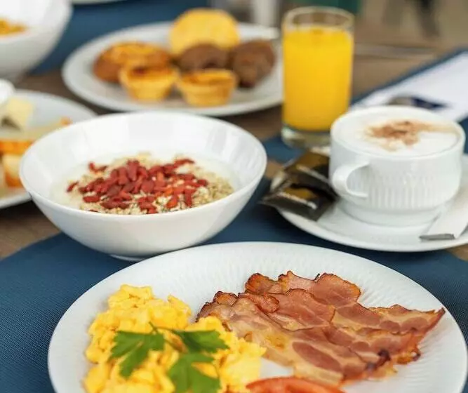 ホテル Oporto Airport & Business