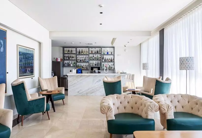 ホテル Oporto Airport & Business