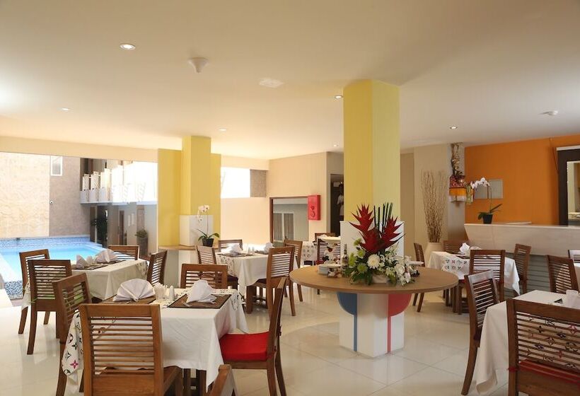 בית מלון כפרי The Rivavi Legian