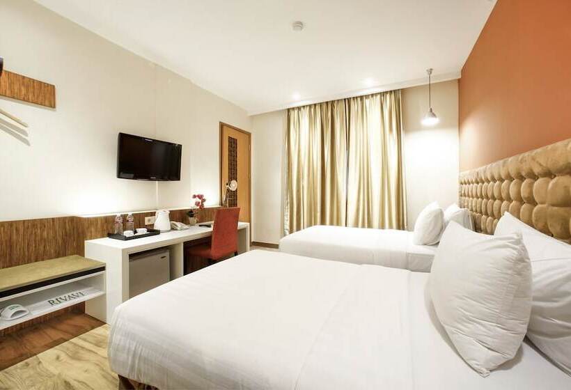 בית מלון כפרי The Rivavi Legian