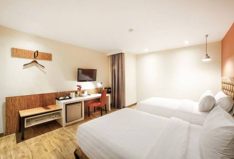 בית מלון כפרי The Rivavi Legian