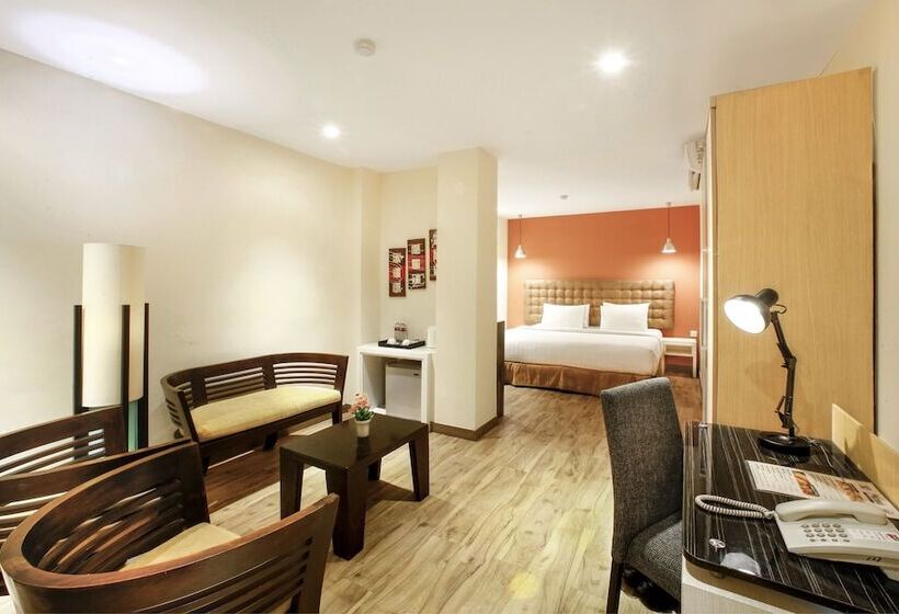 בית מלון כפרי The Rivavi Legian