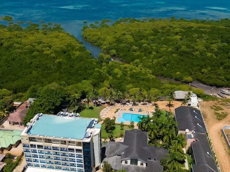 ホテル Tanga Beach Resort & Spa
