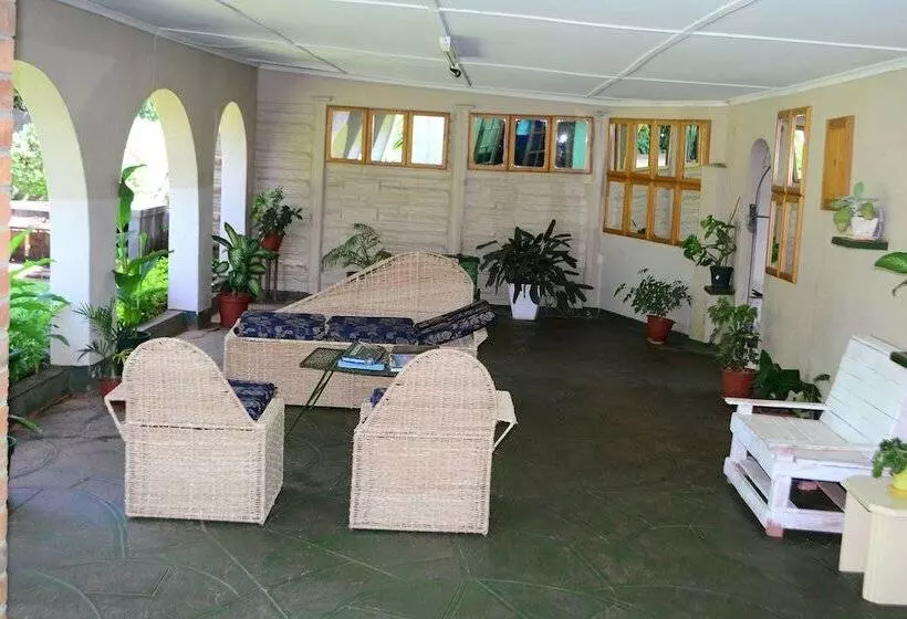 تختخواب و صبحانه Breeze Guest House