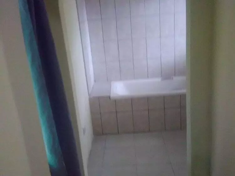 تختخواب و صبحانه Breeze Guest House