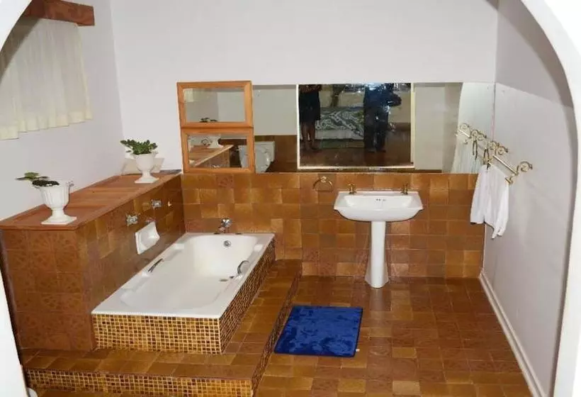 تختخواب و صبحانه Breeze Guest House