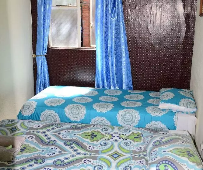 تختخواب و صبحانه Breeze Guest House