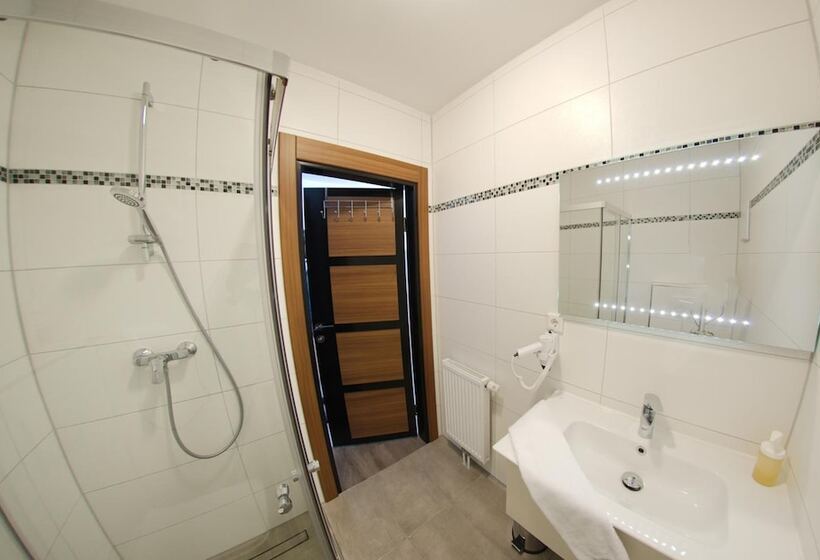 هتل Hausen Obertshausen Frankfurt