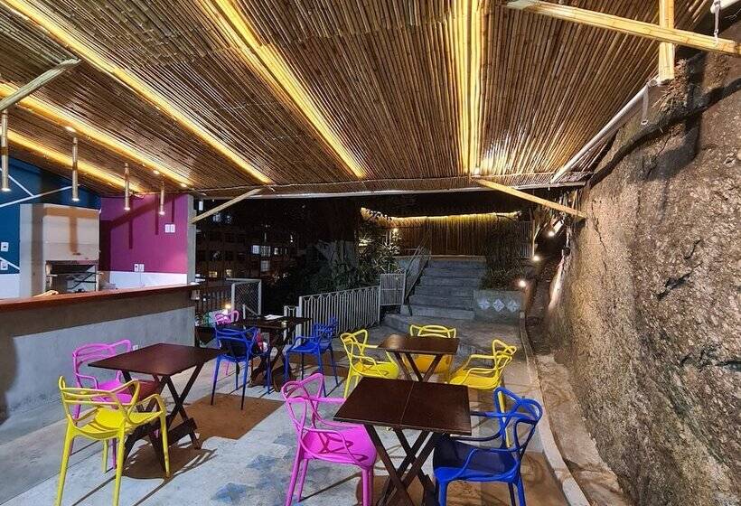 ホテル Icarai Suites