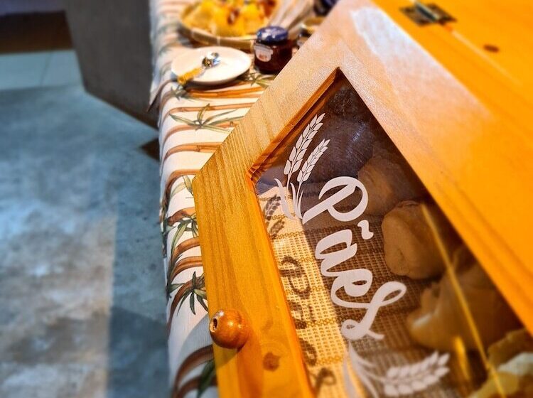 ホテル Icarai Suites