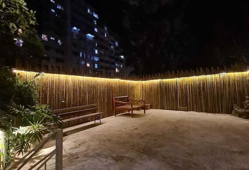 ホテル Icarai Suites