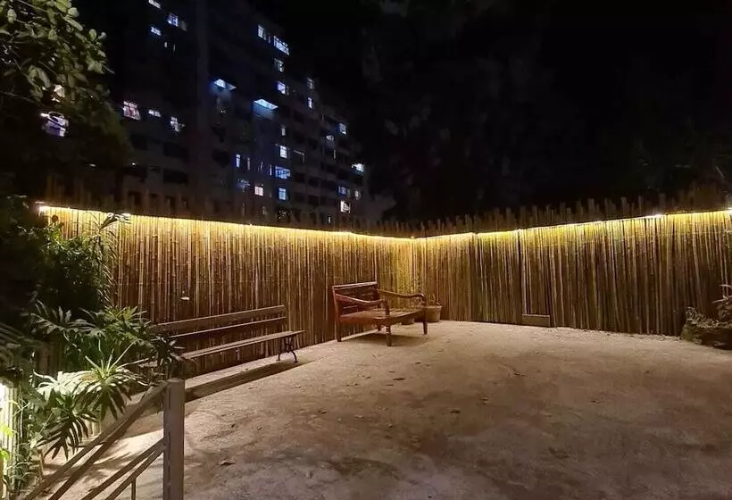ホテル Icarai Suites