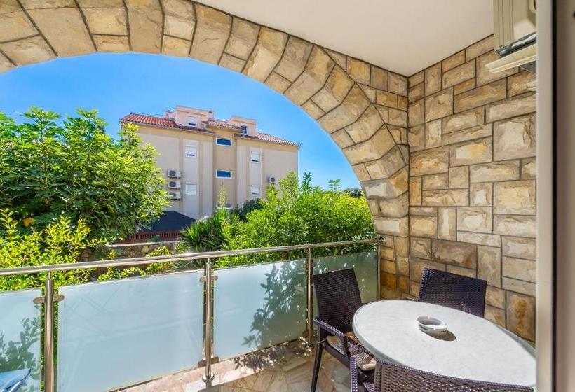 Studio Apartments Apolonia