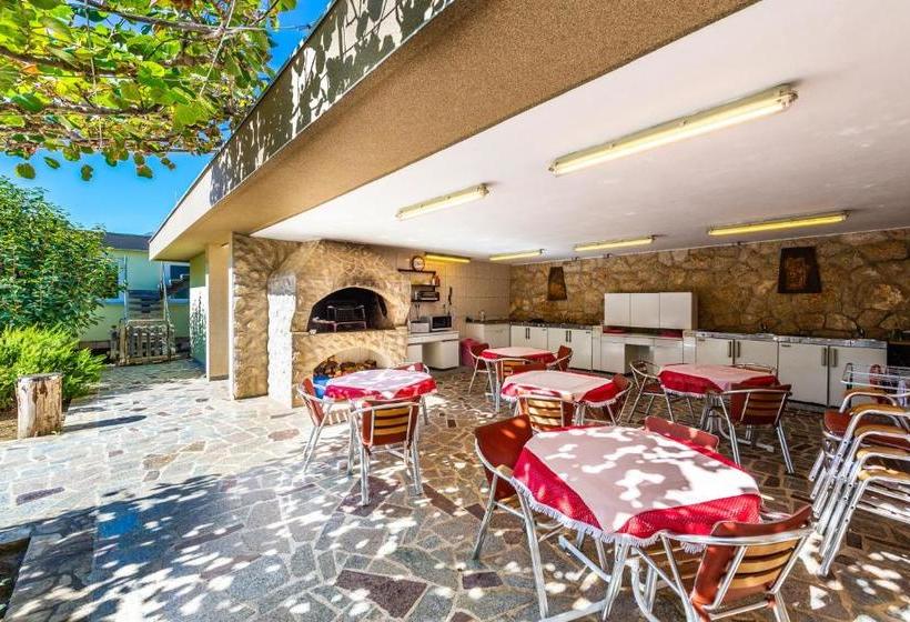 Studio Apartments Apolonia