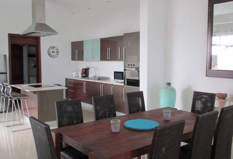 Villa Pied Dans L'eau