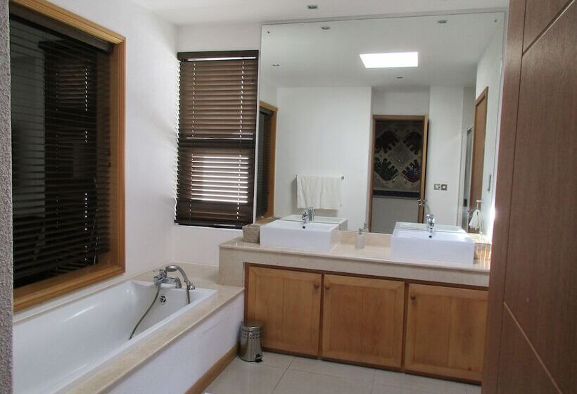 Villa Pied Dans L'eau