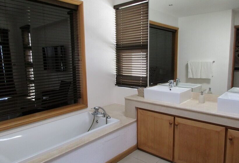 Villa Pied Dans L'eau