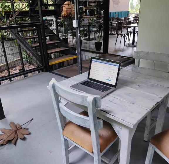 هتل Alojamiento Carriquí