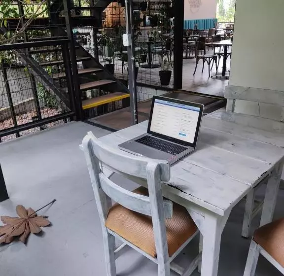 هتل Alojamiento Carriquí