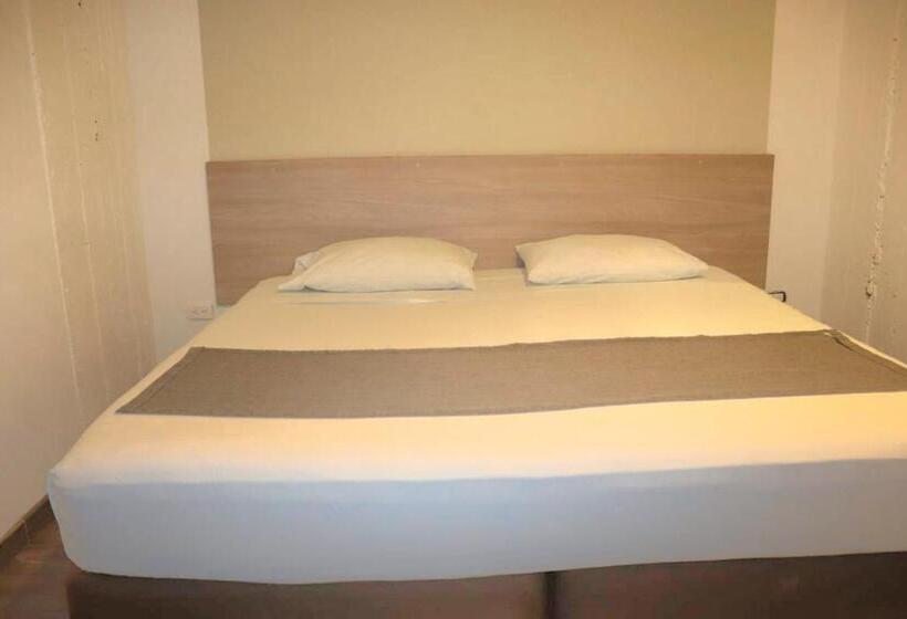 هتل Alojamiento Carriquí