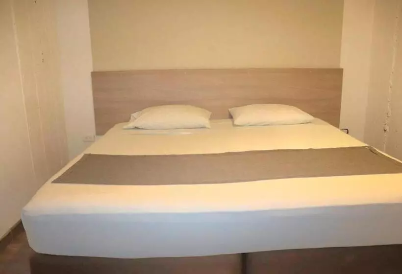 هتل Alojamiento Carriquí