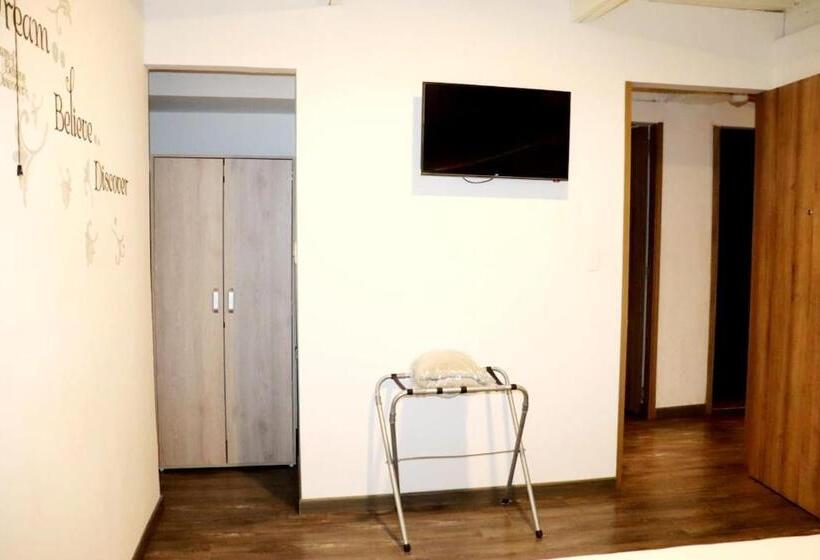 هتل Alojamiento Carriquí