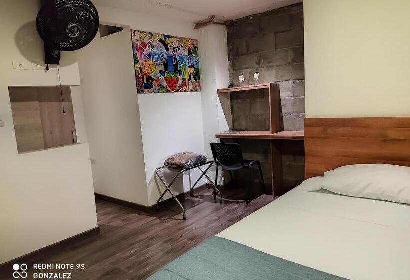 هتل Alojamiento Carriquí