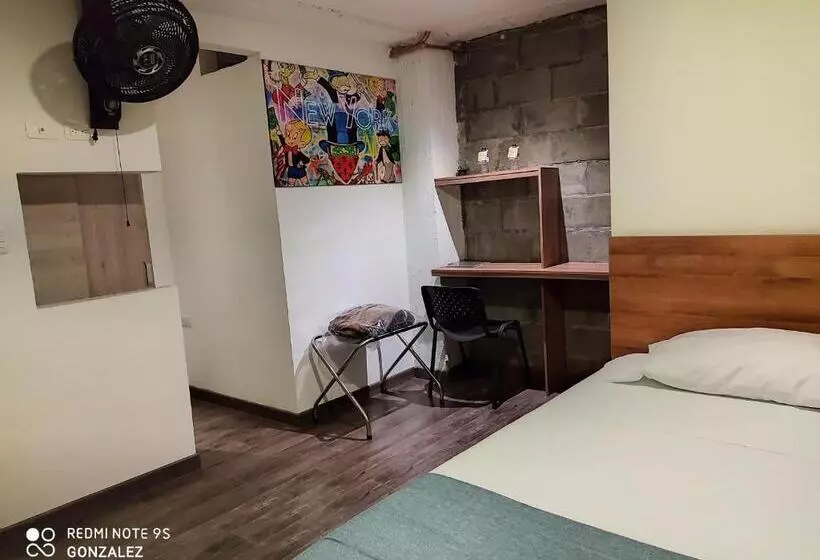 هتل Alojamiento Carriquí