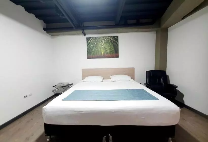 هتل Alojamiento Carriquí