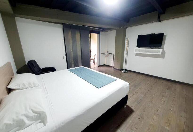 هتل Alojamiento Carriquí