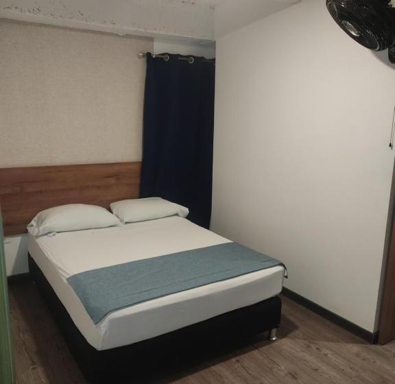 هتل Alojamiento Carriquí