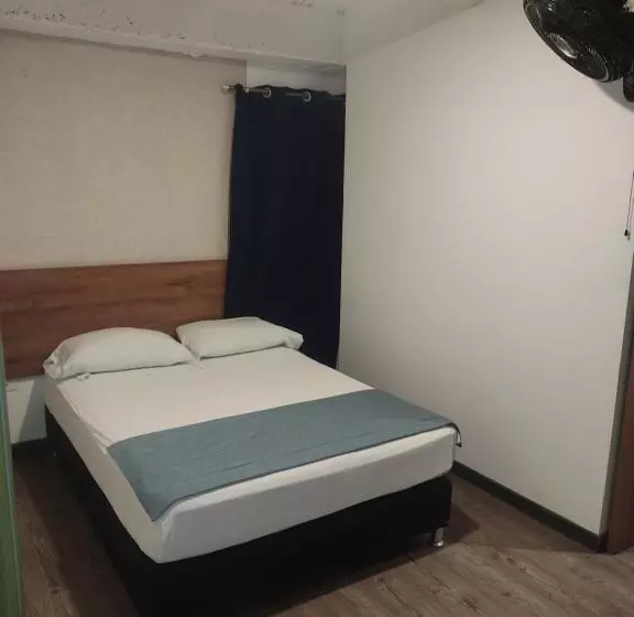 هتل Alojamiento Carriquí