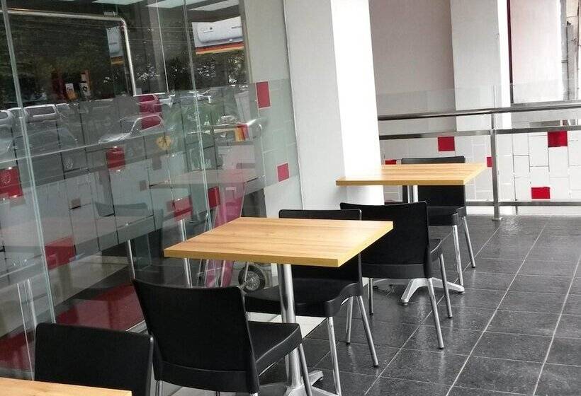 Amaris Hotel Panglima Polim 2