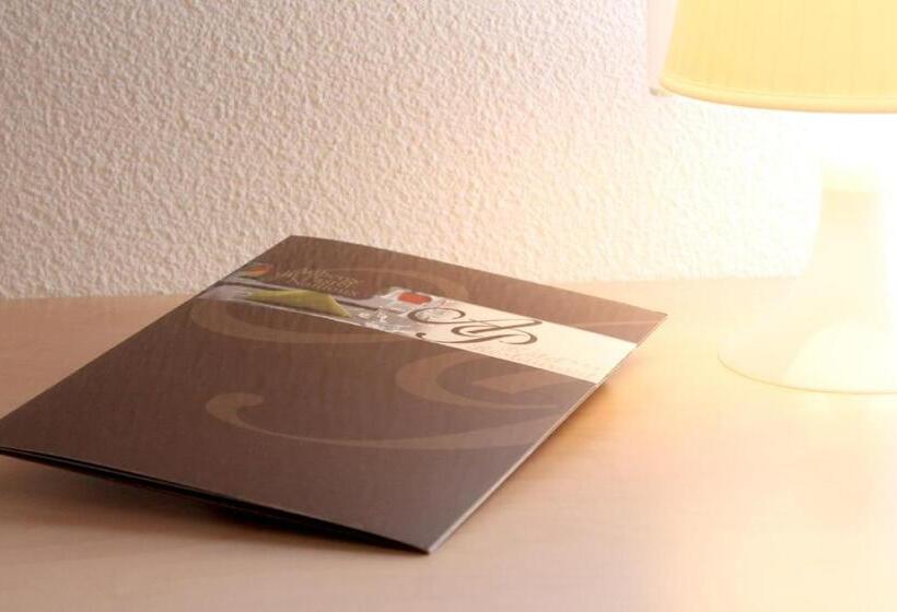 בית מלון כפרי Logis Hôtel   Auberge Du Pastel   Hôtel 3 étoiles Et Restaurant