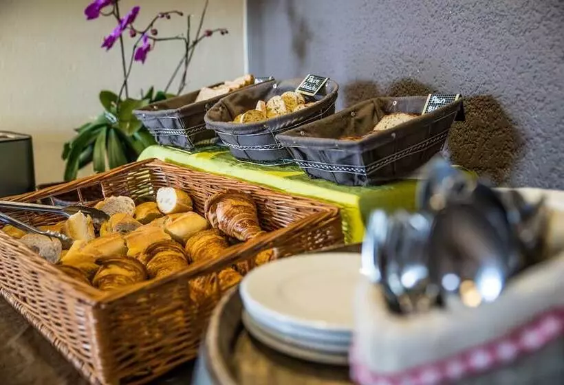 هتل Logis Hôtel   Auberge Du Pastel   Hôtel 3 étoiles Et Restaurant