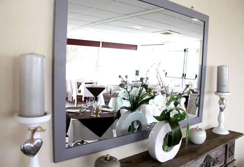 בית מלון כפרי Logis Hôtel   Auberge Du Pastel   Hôtel 3 étoiles Et Restaurant