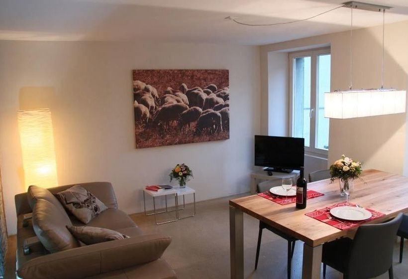 هتل Easy Living Business Apartments