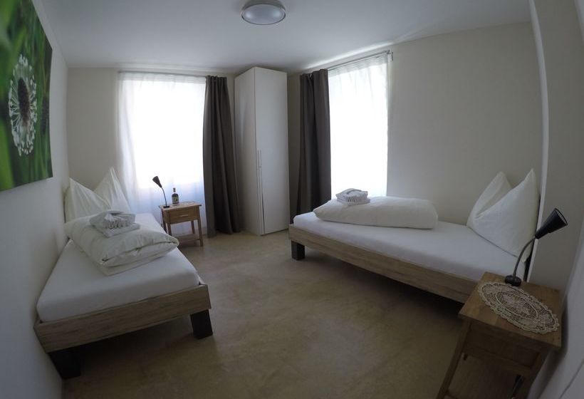 هتل Easy Living Business Apartments