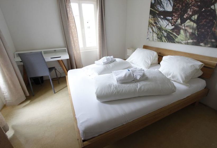 هتل Easy Living Business Apartments