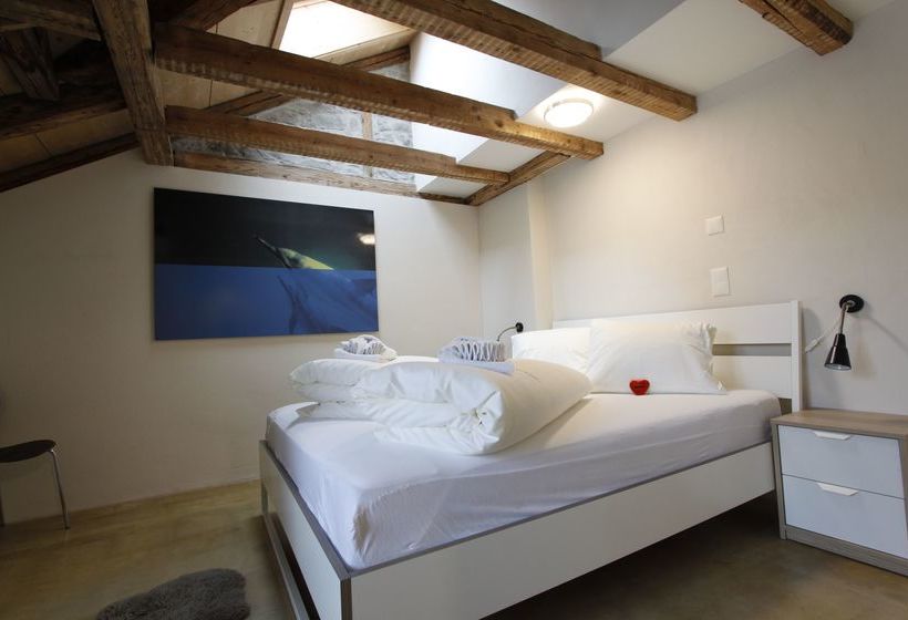 هتل Easy Living Business Apartments