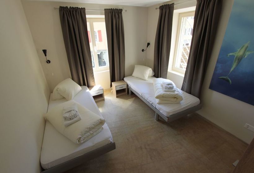 هتل Easy Living Business Apartments