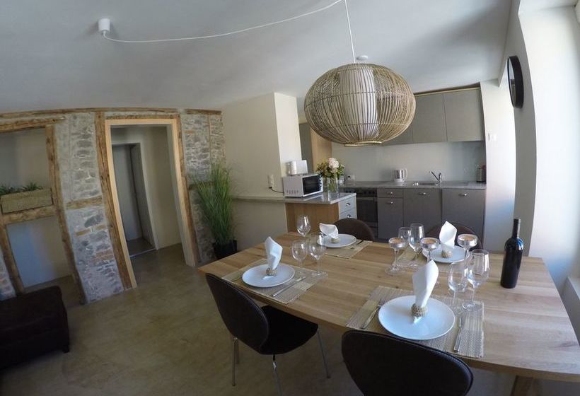 هتل Easy Living Business Apartments