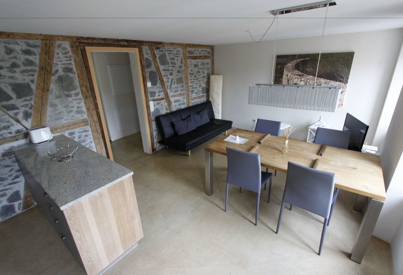 هتل Easy Living Business Apartments