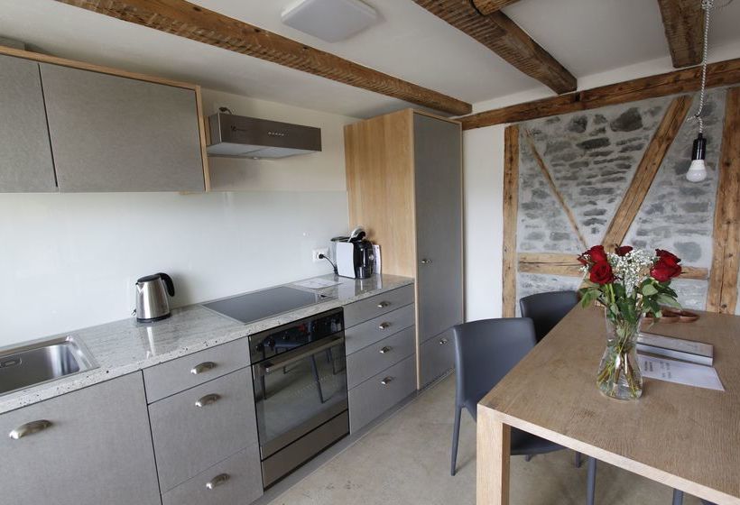 هتل Easy Living Business Apartments